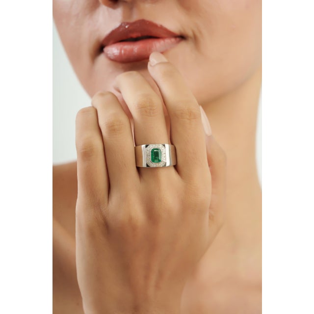 Vintage Style Cushion Cut 1.2 Ct Emerald & Diamond Halo Signet Ring in 925 Silver Size 5 For Sale - Image 9 of 15