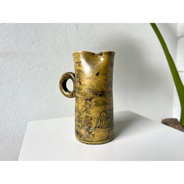 This ceramic vase or pitcher by jacques blin, yellow in color, rather rare in the work of jacques blin, presents pretty...