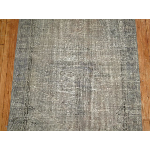 Mid-Century Modern Vintage Cloudy Gray Turkish Rug - 4'4" x 6'9" For Sale - Image 3 of 6