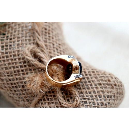 Gold Ring with Diamond Chips For Sale - Image 4 of 8