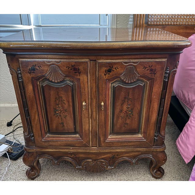 Wood 1960s Drexel Heritage French Provincial Louis XV Carved Walnut Nightstands, Pair For Sale - Image 7 of 18