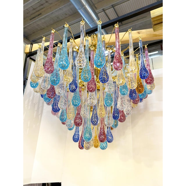 Mid-Century Modern Huge Scenographic Multicolor "Drops" Murano Glass Chandelier by Simoeng For Sale - Image 3 of 7
