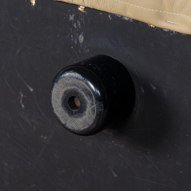 Italian Beige Soriana Leather Sofa by Tobia Scarpa for Cassina, 1980 For Sale - Image 6 of 18