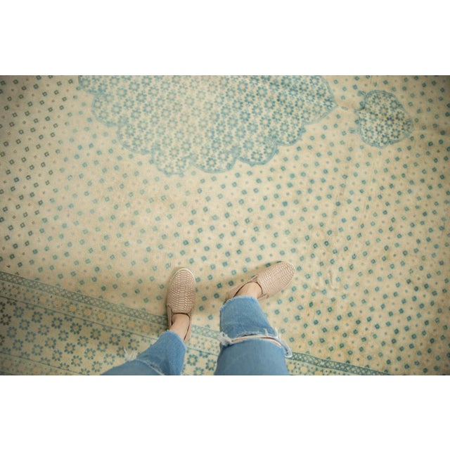 :: Center medallion with scalloped contour and trefoil shaped finials atop a covered ground and repeating main border. An...