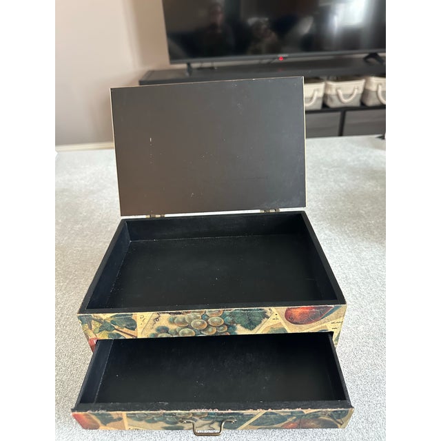 1970s Vintage Decoline Keepsake Box. For Sale - Image 5 of 7