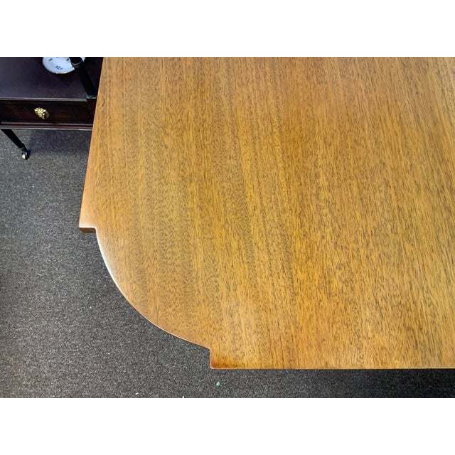 Hepplewhite 20th Century Hepplewhite Mahogany Dining Table For Sale - Image 3 of 14