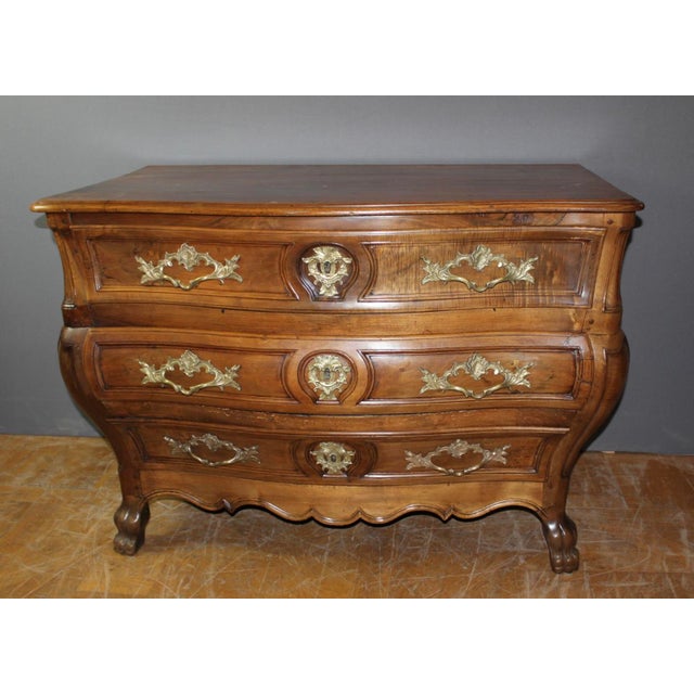 Bordeaux Style Walnut Commode, 18th-Century For Sale - Image 5 of 15