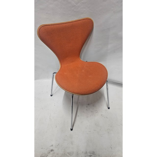 This is the iconic Series 7 Chair, designed by Arne Jacobsen for Fritz Hansen. The Series 7 Chair, introduced in 1955,...