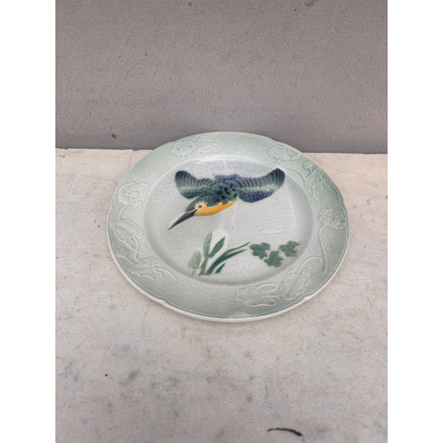 French Majolica bird plate Keller & Guerin Saint Clement circa 1900.