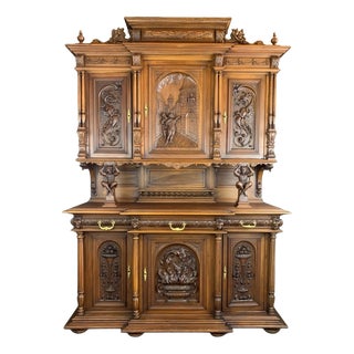 Late 19th Century Renaissance Style 2-Body Buffet in Carved Walnut For Sale