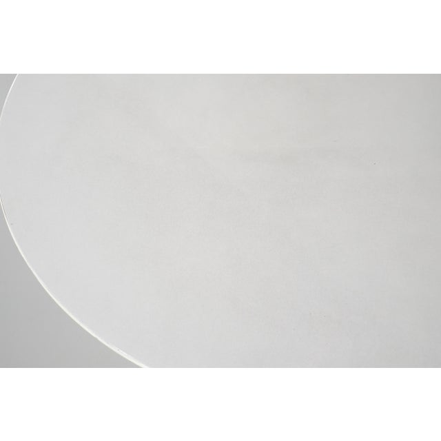Eero Saarinen Tulip Coffee Table with Round Top in White Laminate by Eero Saarinen for Knoll International, 1958 For Sale - Image 4 of 14
