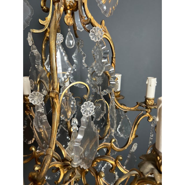 Metal 1900s Louis XV style crystal and bronze chandelier For Sale - Image 7 of 12