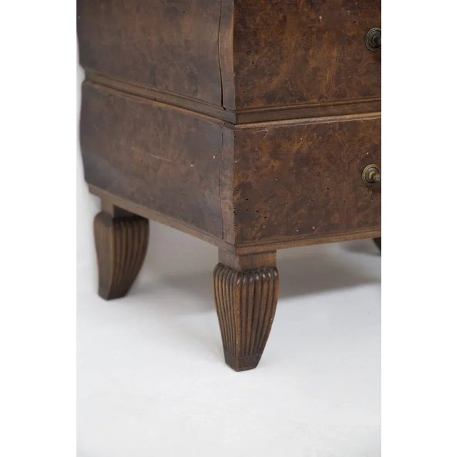 Wooden dresser from the 1930s designed by Tomaso Buzzi made by fine Italian manufacturer. The structure is completely in...