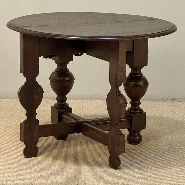 19th Century English Oak Gateleg Drop Leaf Occasional Table For Sale - Image 11 of 18