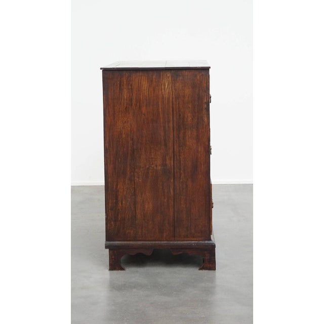 Antique 18th Century English Chest of Drawers with 3 Drawers and Original Fittings For Sale - Image 3 of 16
