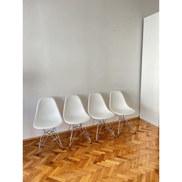 Vitra Plastic DSR Side Chairs by Charles & Ray Eames for Vitra, 2011, Set of 4 For Sale - Image 4 of 17