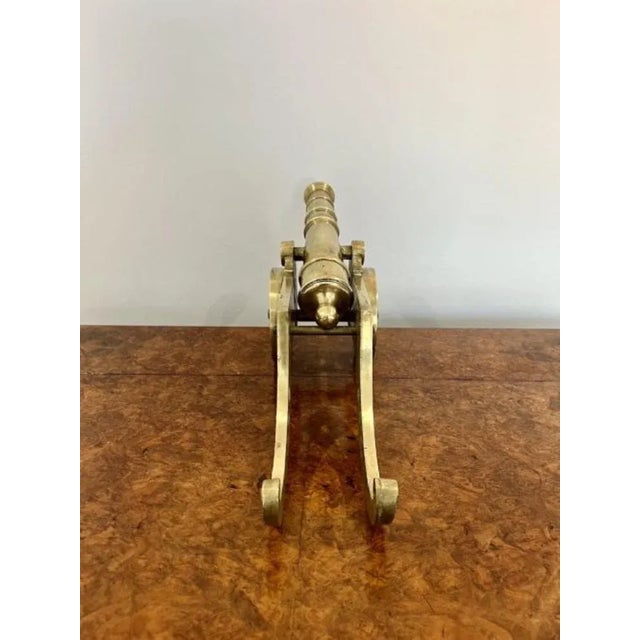 Wonderful large antique Edwardian brass cannon having a wonderful model of a brass cannon with lovely decoration, movable...