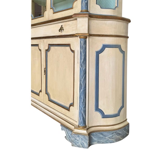 1940s Venetian Style Parcel Gilt Painted Breakfront For Sale - Image 4 of 11