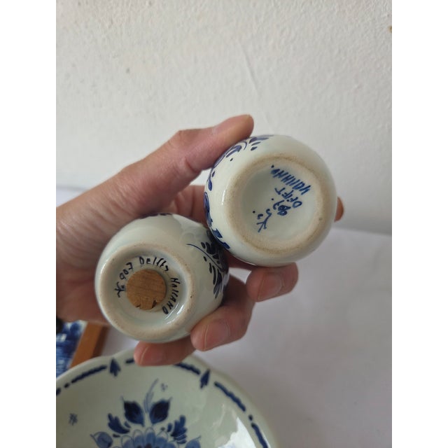 1920s Vintage Delft Blue Tiles, Salt and Pepper Shaker, and Tray, 1920s, Set of 7 For Sale - Image 5 of 12