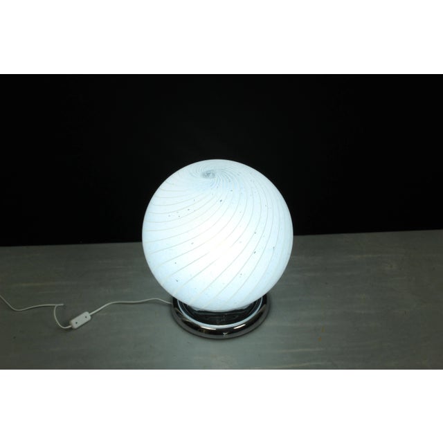 Metal Mid-Century Swirl Murano Glass Ball Table Lamp with Chrome Base, 1970s For Sale - Image 7 of 13