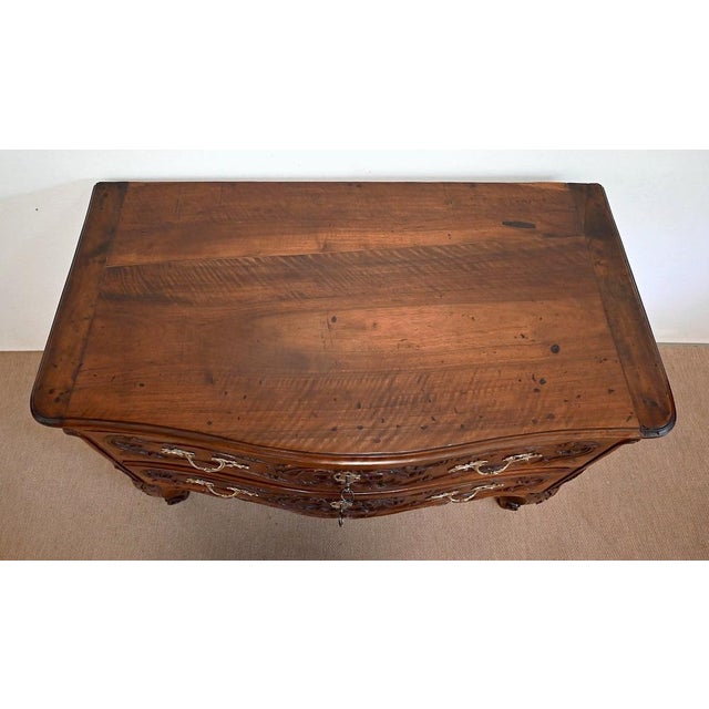Louis XV Chest of Drawers in Walnut, 18th Century For Sale - Image 3 of 18