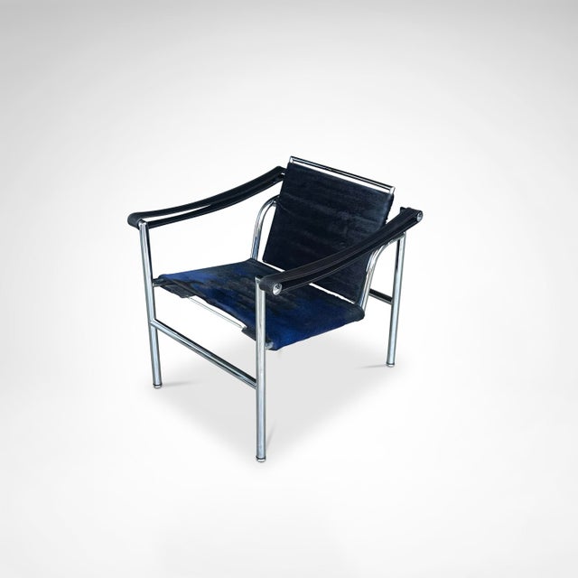 Cassina LC1 Blue and Black Ponyskin Armchair by Le Corbusier for Cassina, 1990s For Sale - Image 4 of 13