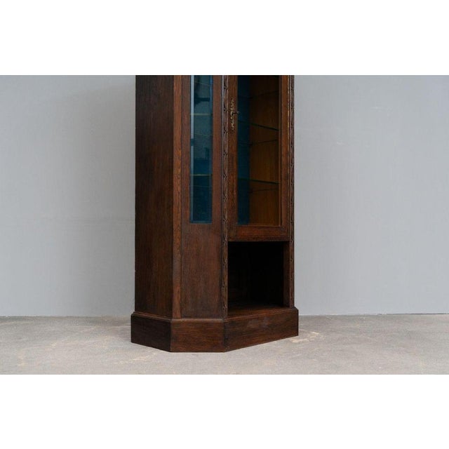 Wood Art Nouveau Display Cabinet in Oak, Early 20th Century For Sale - Image 7 of 18