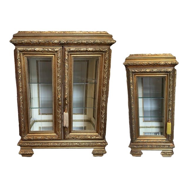 1960s Exquisite Pair of Gold Gilt Display Cabinets With Mirrored Interiors For Sale