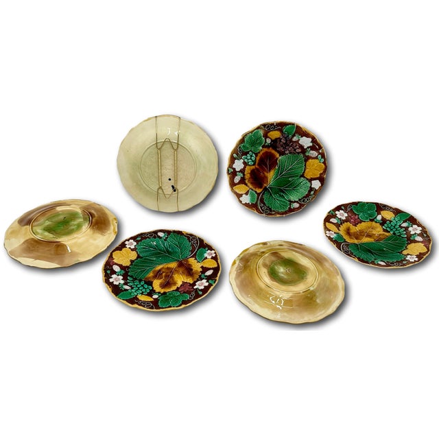 Set of 6 Antique Victorian Wedgwood Vine & Strawberry Majolica Plates With Wall Hanger Brackets Late 19th Century For Sale - Image 16 of 18