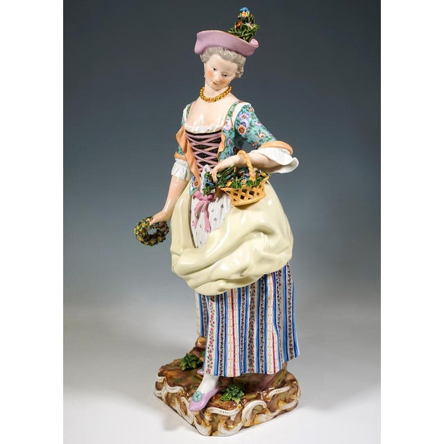 Baroque Large Gardener Figurines attributed to Kaendler & Schoenheit for Meissen, 1860s, Set of 2 For Sale - Image 3 of 17