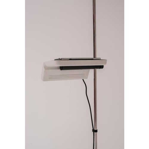 Arteluce floorlamp designed by Bruno Gecchelin. The light unit can be moved on the base. The light can shine upwards or...
