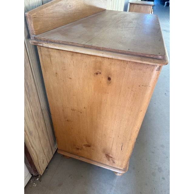 Antique Pine Two Over Two Drawers - Chest of Drawers With Gallery Back From England For Sale - Image 16 of 18