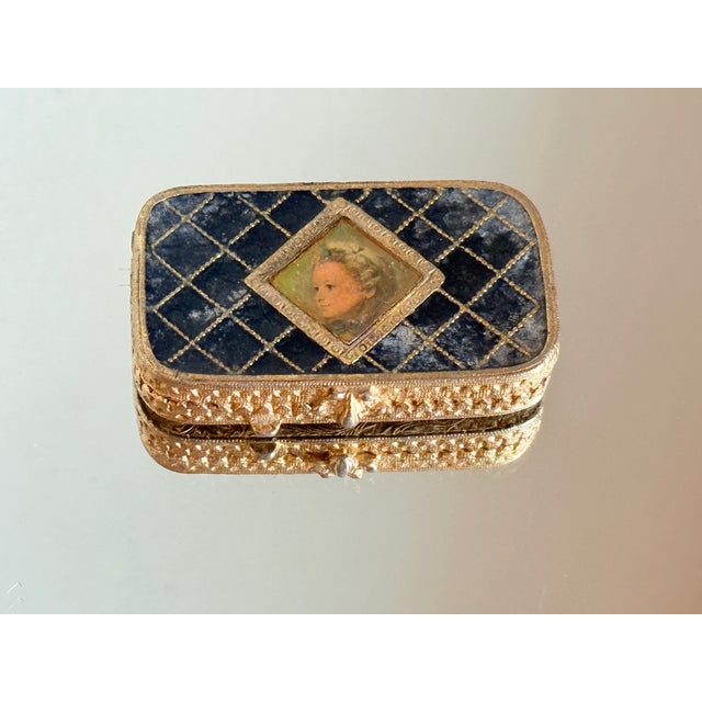 Victorian Vintage 1973 Estée Lauder "Portrait" Solid Perfume Compact. For Sale - Image 3 of 15