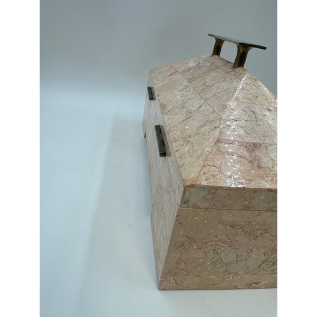 Late 20th Century Vintage Tessellated Stone Jewelry Box in Pink Marble With Brass Handle – Maitland-Smith Style, Hollywood Regency For Sale - Image 5 of 7