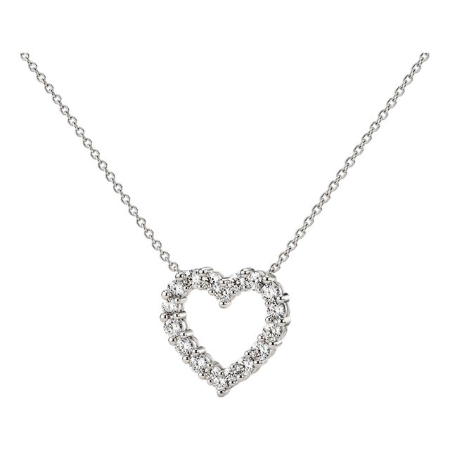 14k White Gold Lab-Grown Heart Diamond Pendant Necklace For Sale