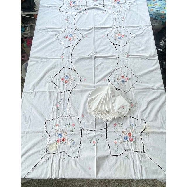 Mid-Century Modern Vintage Handmade Tablecloth & 9 Napkins Set – Embroidered Floral, Crocheted Edges, Cutwork For Sale - Image 3 of 10