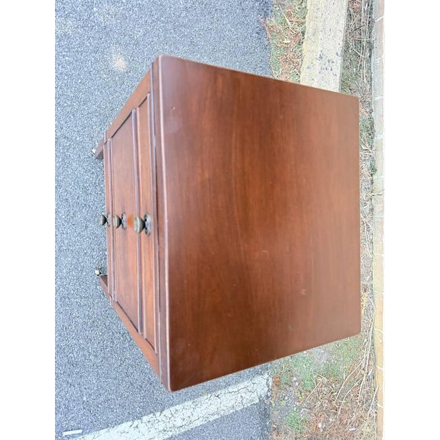 Early 20th Century Pair of Regency Style Inlaid Mahogany Three Drawer Bedside Tables/ Nightstands For Sale - Image 14 of 18