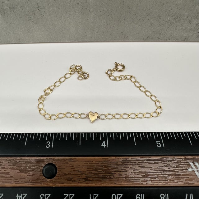 Diamond Heart Link Bracelet 10kt Yellow Gold 0.06ctw 7in New For Sale In New York - Image 6 of 6
