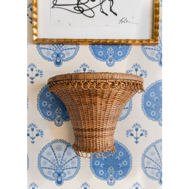 Now available in two finishes! The Anna Bracket from the Varnish Collection is the latest design accessory to effortlessly...