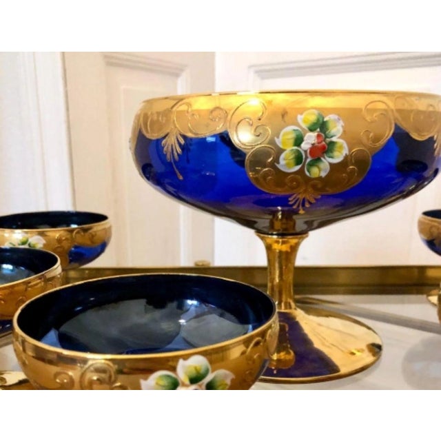 1920s Vintage Venetian Tre-Fuochi Murano Dessert Set with Fruit Goblet and Coupes in Cobalt Blue and 24kt Gold-Plated Enamel, 1920s, Set of 7 For Sale - Image 5 of 9