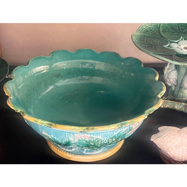 1900 - 1909 Antique Majolica Footed Bowl W/ Scalloped Rim, C. 1880's For Sale - Image 5 of 8