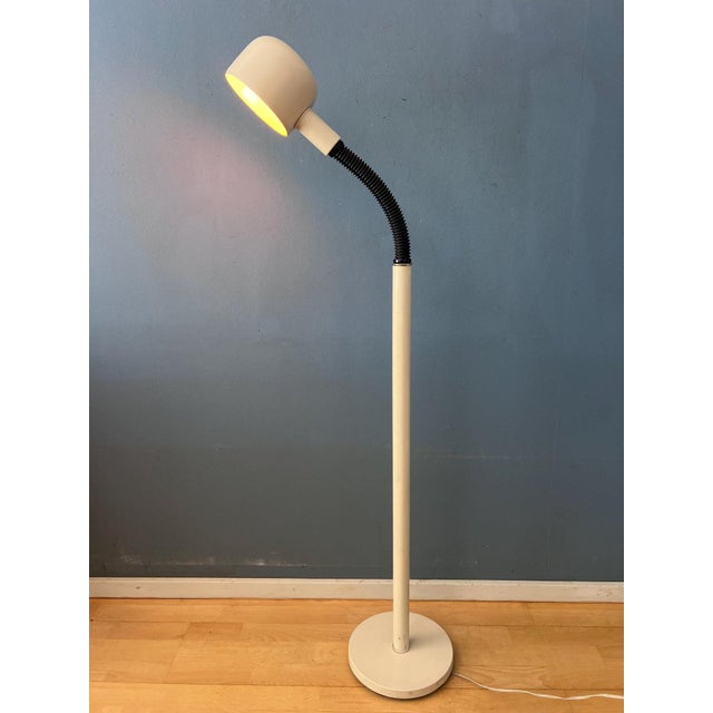 Striking mid-century space age cobra floor lamp featuring a sculptural gooseneck design. The adjustable gooseneck arm...