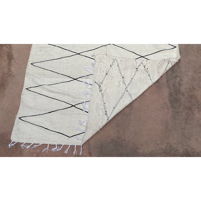 Mid-Century Modern Moroccan White Flatwoven Kilim Rug - 9.8 X 6.63 Ft For Sale - Image 4 of 9