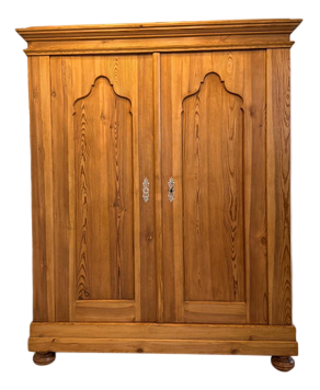 Farmhouse Cabinet in Spruce Wood