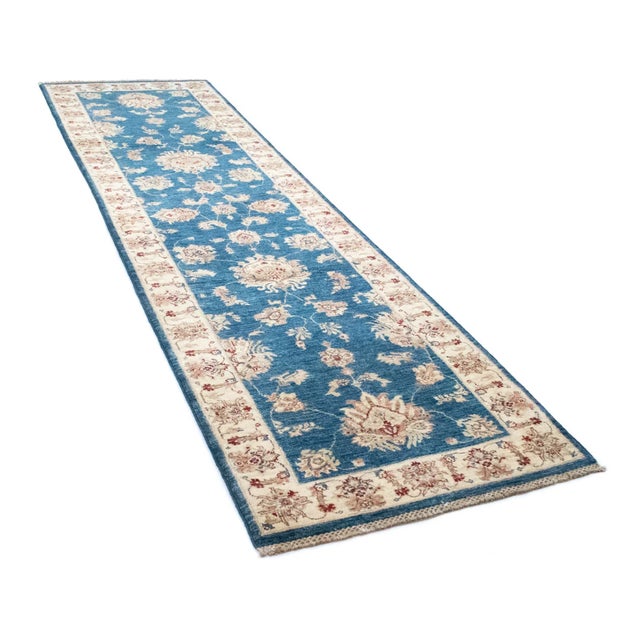 Middle Eastern Rug in Wool For Sale - Image 3 of 10