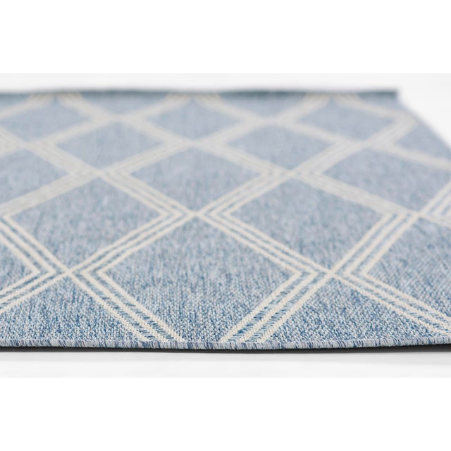 Contemporary Momeni Contemporary Indoor/Outdoor Hampton Inlet Rug in Blue, 9' x 12' For Sale - Image 3 of 9