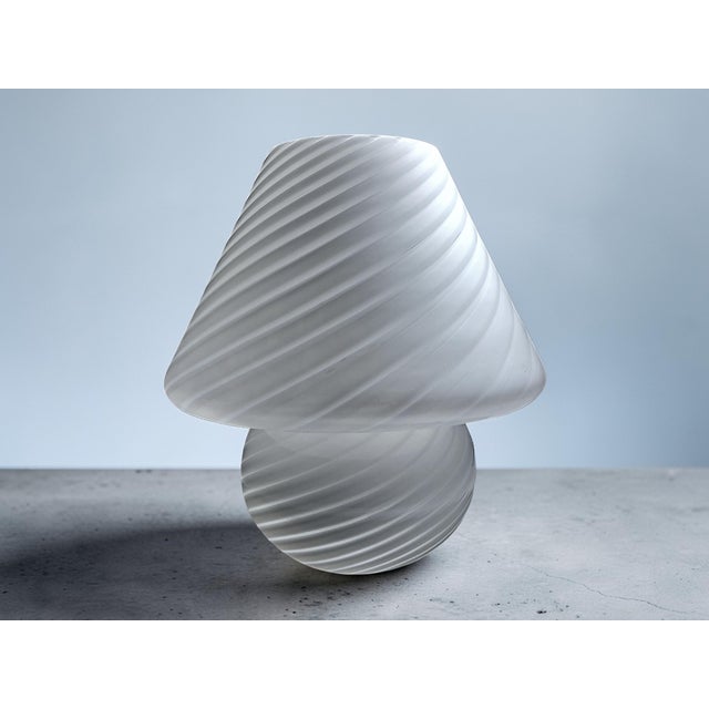 White Swirl Murano Glass Mushroom Table Lamp from Manifattura Di Murano, 1970s For Sale - Image 8 of 10