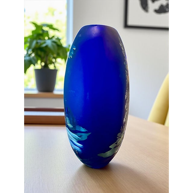 Contemporary Fenton Favrene Freedom Soars Gobalt Blue Vase- Robin Spindler Eagle Scene For Sale - Image 3 of 13