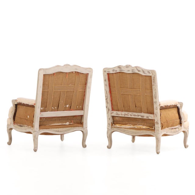 1910s Pair of French Louis XV Style Painted and Carved Bergères, c.1910 For Sale - Image 5 of 5