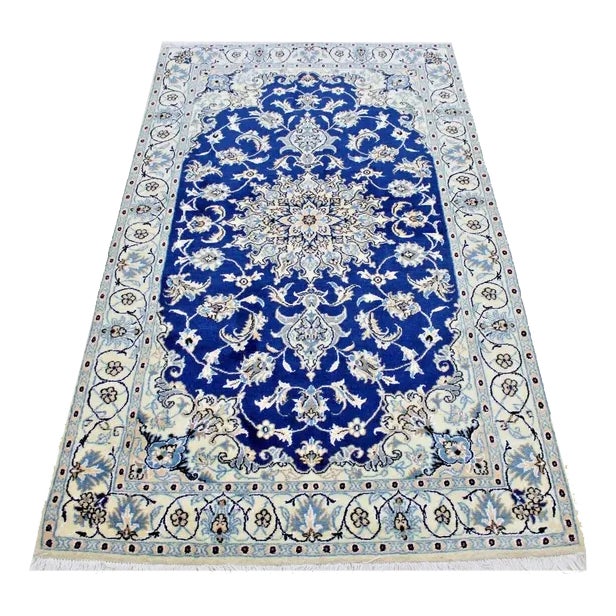 Middle Eastern Hand-Knotted Wool and Silk Nain Rug For Sale